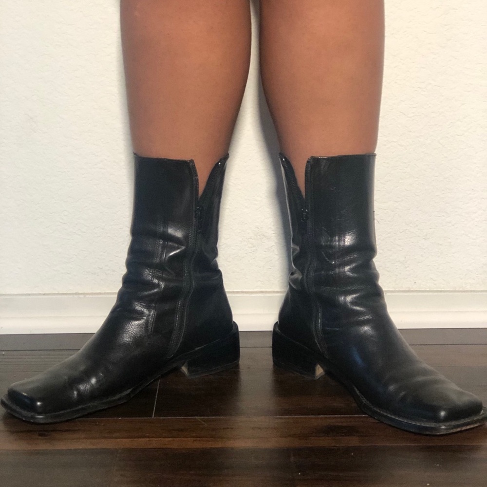 SOLD‼️ Kenneth Cole black boots Size 10